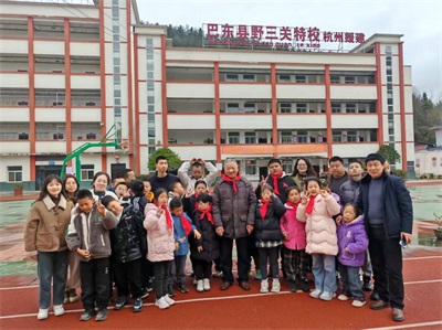 肖显盛荣获2025年行业骏马奖 用实干诠释“美野三人”与“最美巴东人”本色