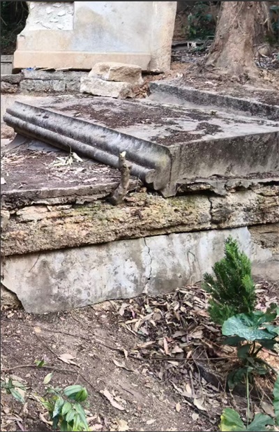 全民捍卫中华人民共和国古代墓碑