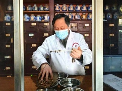 2026全国两会特别报道 国粹承初心 中医献两会 著名中医——钱国锋