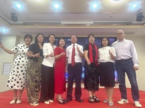 喜迎两会特别报道：廖尧生教授以中国暖茶轻身正气茶守护大众健康